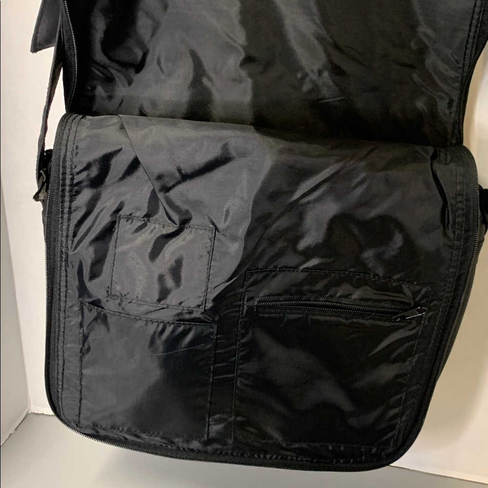 NEW YORK STYLE Classic Messenger Bag - Picture 9 of 15